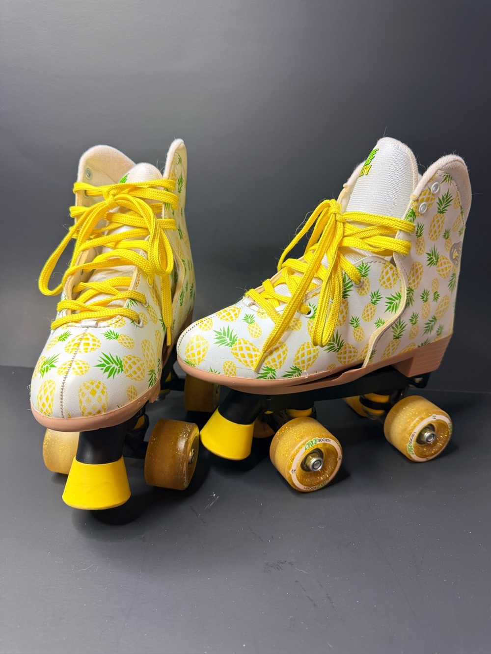 Circle Society Crushed Pineapple Roller Skates Adjustable Size 3-7 Yellow Quad